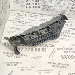 Решітка радіатора Toyota Auris (06-12) 1.6 перед 5311102390 фото 2