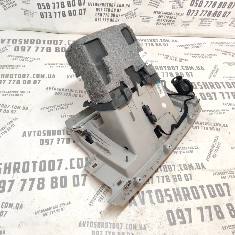 Бардачок Volvo V50 (04-12) 2.0 Diesel