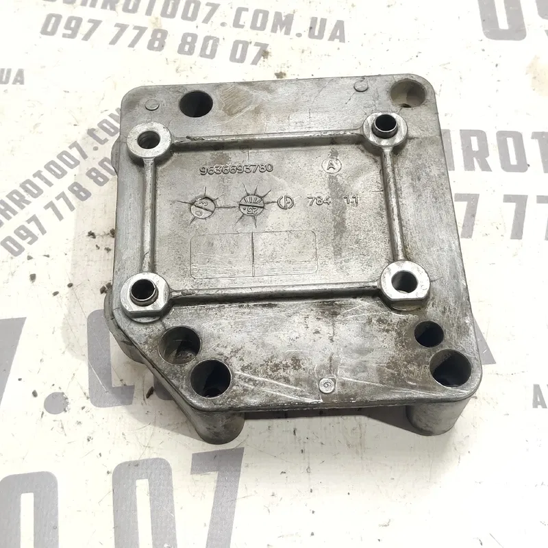 Кронштейн компресора Peugeot 307 (01-08) 1.4 OEM 9636693780
