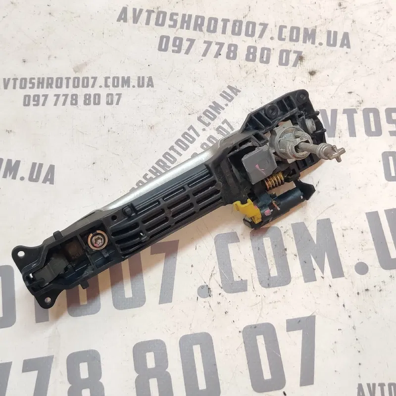 Ручка зовнішня Toyota Auris (06-12) 1.6 Benz передня ліва