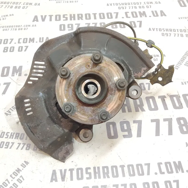 Кулак поворотний Toyota Auris (06-12) 1.6 Benz права передня