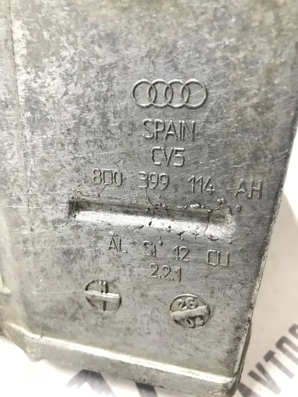 Кронштейн двигуна VW Passat B5+ (00-05) 1.9D OEM 8D0399114AH