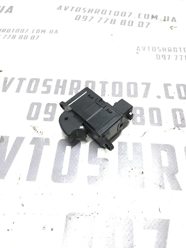 Кнопка склопідіймача Chevrolet Tacuma 00-11 2.0 перед. права