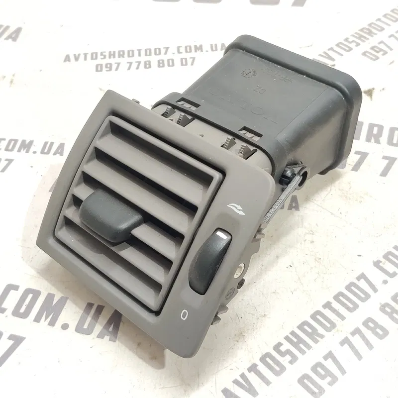 Дефлектор обдуву Volvo V50 (04-12) 2.0D лівий OEM 30715098