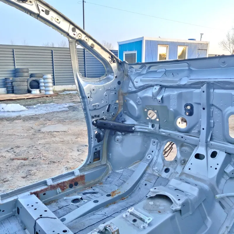 Четверть Toyota Auris (06-12) 1.6 бензин передня ліва