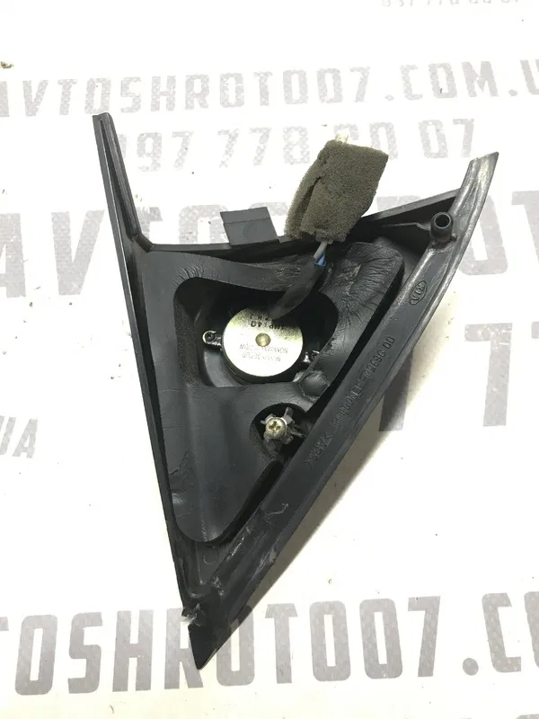 Накладка Kia Sorento 1 (02-09) 2.5D пер. ліва OEM 963503e000