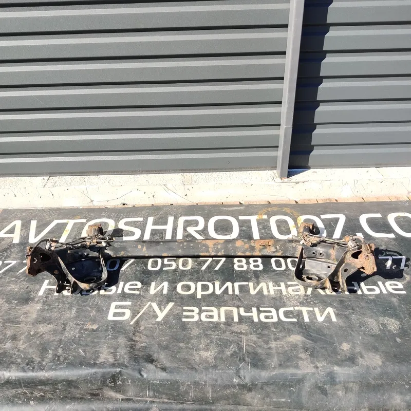 Балка підвіски Toyota Auris (06-12) 1.6 Бензин задня нижня