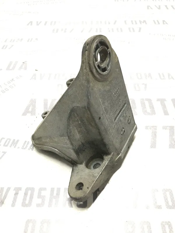 Кронштейн двигуна VW Passat B5+ (00-05) 1.9D OEM 8D0399114AH