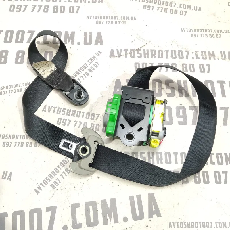 Ремінь безпеки Toyota Auris (06-12) 1.6 прав. OEM 7321002220