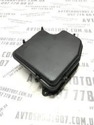 Корпус блока запобіжників VW Passat B5+ (00-05) 1.9 TDI ліва фото 3