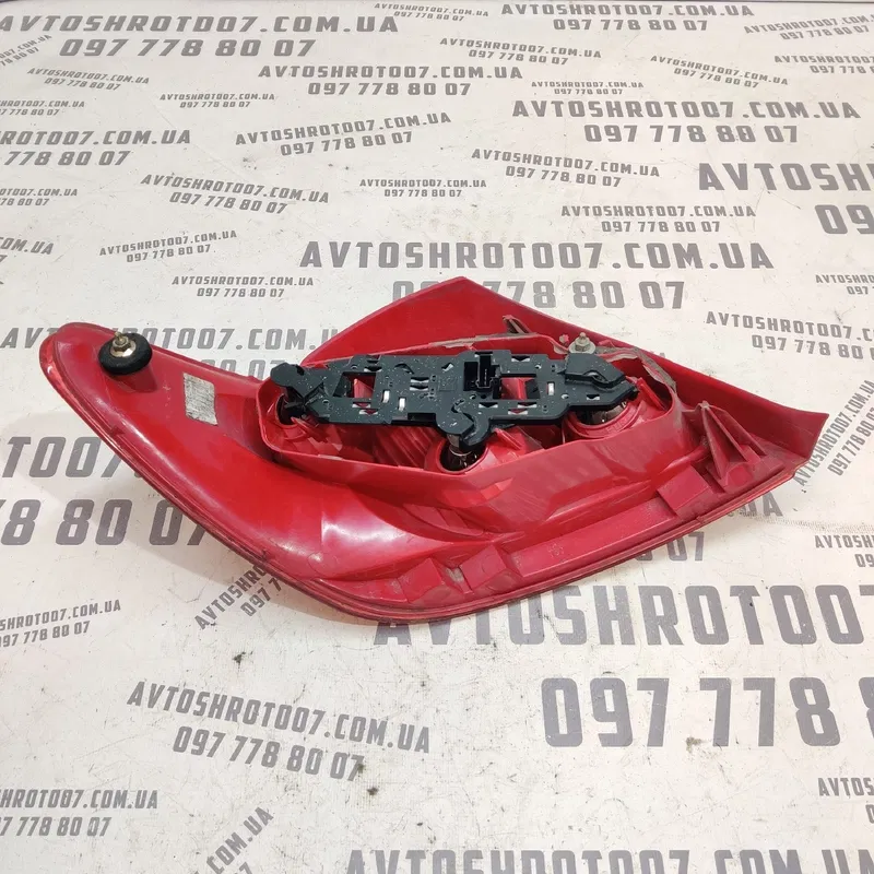 Ліхтар Peugeot 307 (01-05) 1.4 Бензин правий OEM 89022860507