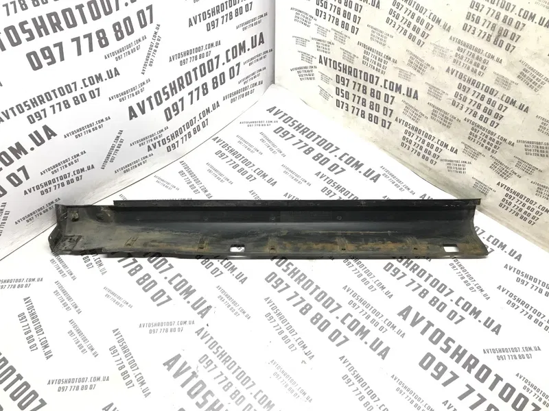Накладка порога Kia Sorento 02-09 2.5D права OEM 877743e000