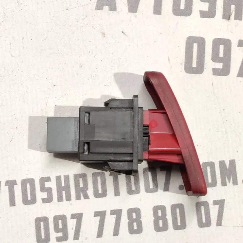 Кнопка аварійки Toyota Auris (06-12) 1.6 бензин 8433202131