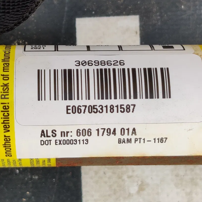 Подушка безпеки Volvo V50 (04-12) 2.0D права OEM 30698626