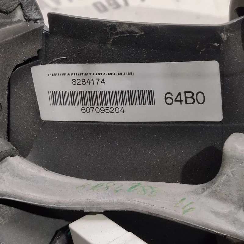 Кермо Toyota Auris (06-12) 1.6 Бензин OEM 7607095204