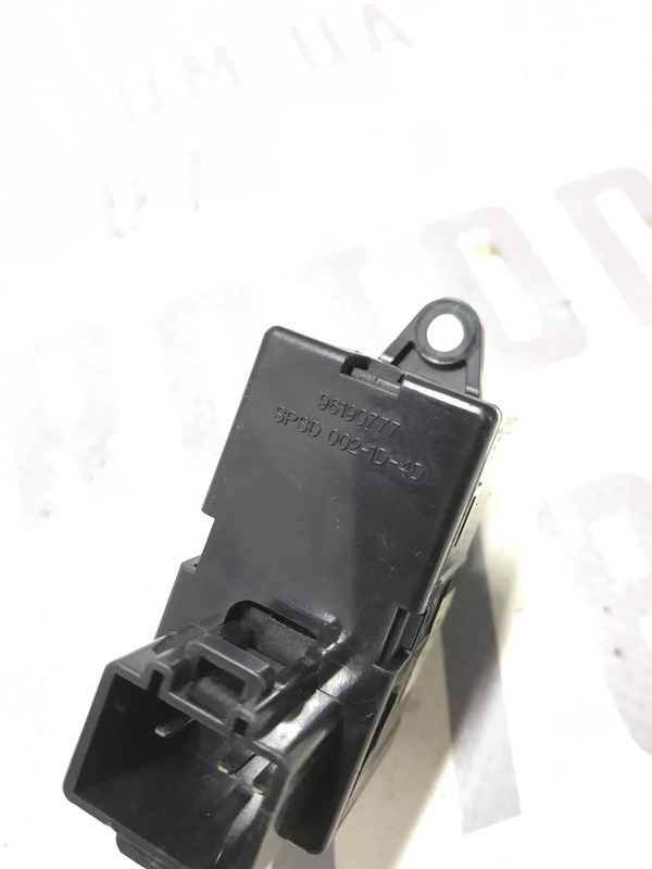 Кнопка склопідіймача Chevrolet Tacuma 00-11 2.0 перед. права