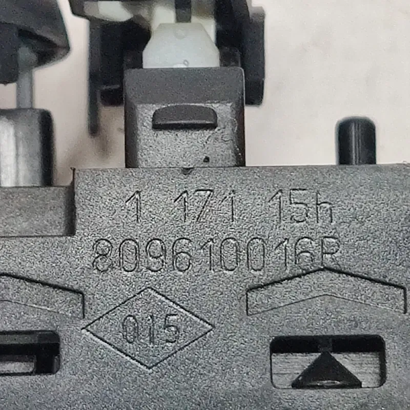 Блок кнопок Renault Scenic 3 09-16 1.6D Ліва OEM 809610016r