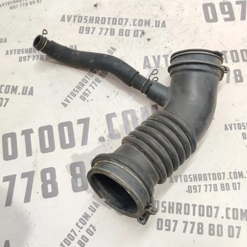 Патрубок повітряний Toyota Auris (06-12) 1.6 OEM 178810d230