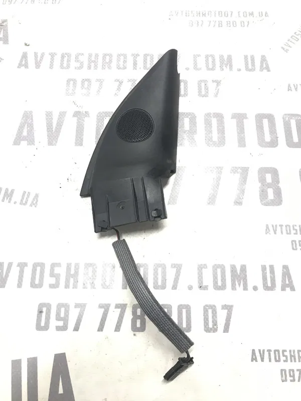 Накладка VW Passat B5+ (00-05) 1.9 TDI права OEM 3B0837994