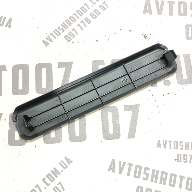 Накладка салону Toyota Auris (06-12) 1.6 Бенз OEM 5856902030 фото 2