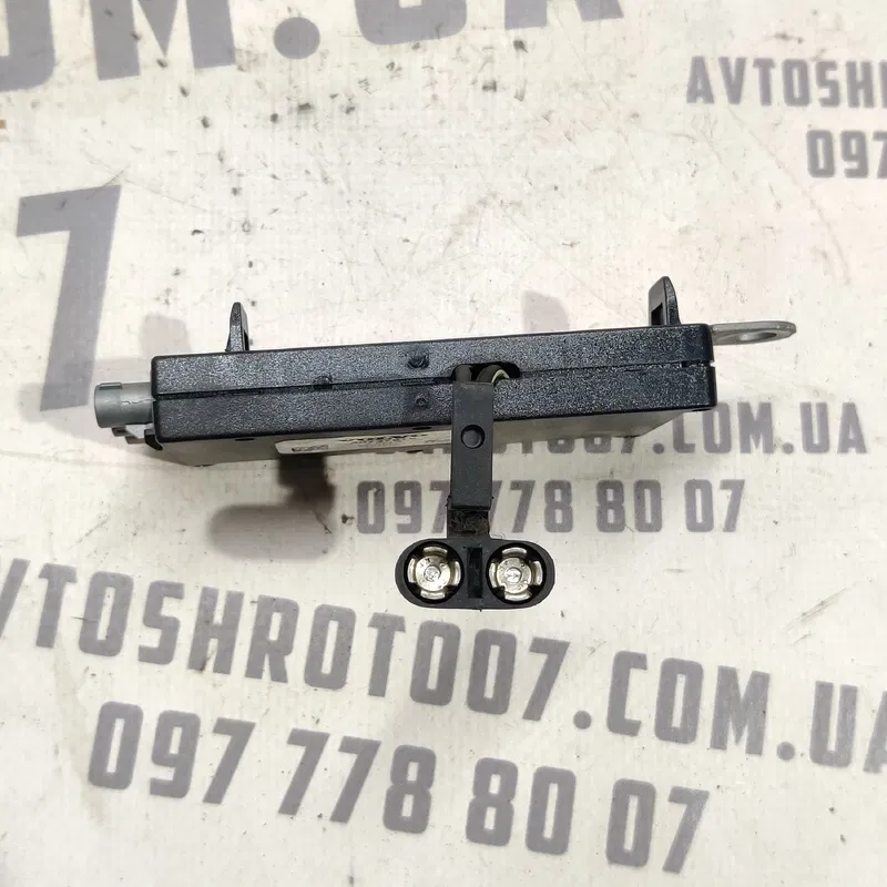 Підсилювач антени Volvo V50 (04-12) 2.0 Дизель OEM 30737918