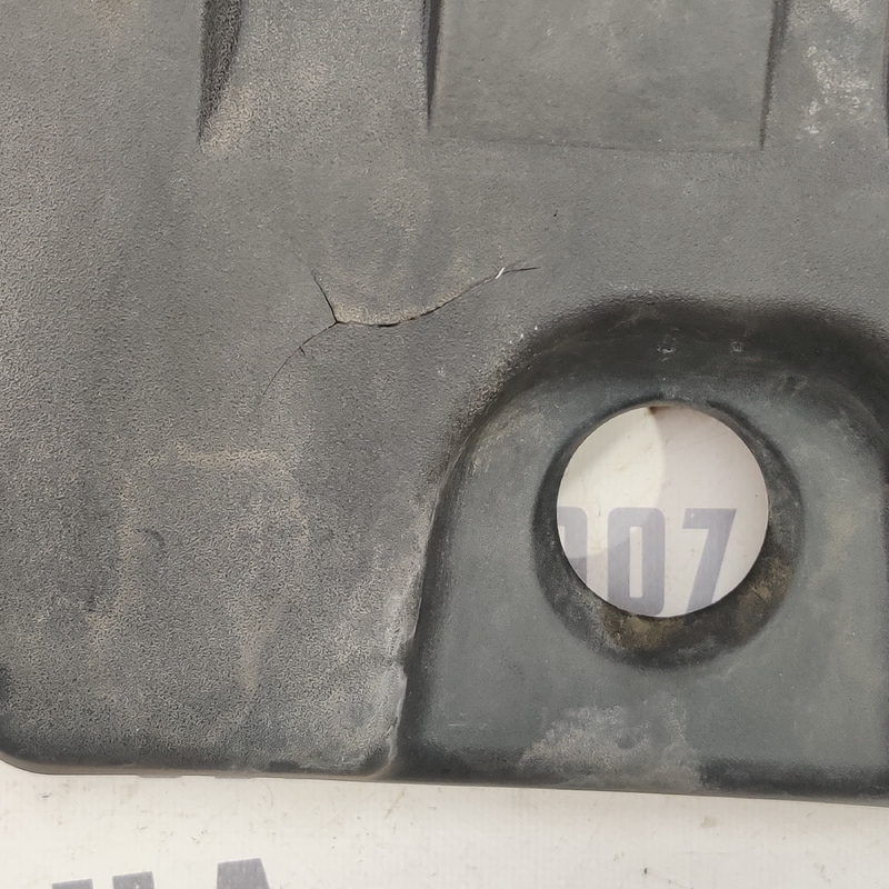 Накладка двигуна Toyota Auris 06-12 1.6 бенз OEM 1121237010