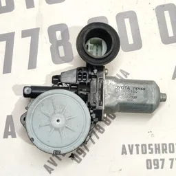Мотор склопідіймача Toyota Auris 06-12 1.6 пр OEM 857100d100