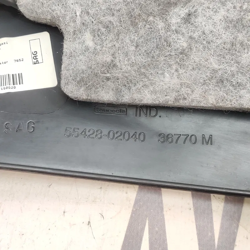 Накладка салону Toyota Auris (06-12) 1.6 Бензин Права