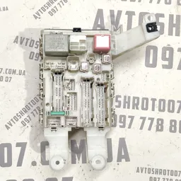 Блок запобіжників Toyota Auris (06-12) 1.6 Бенз 8273002150a фото 2