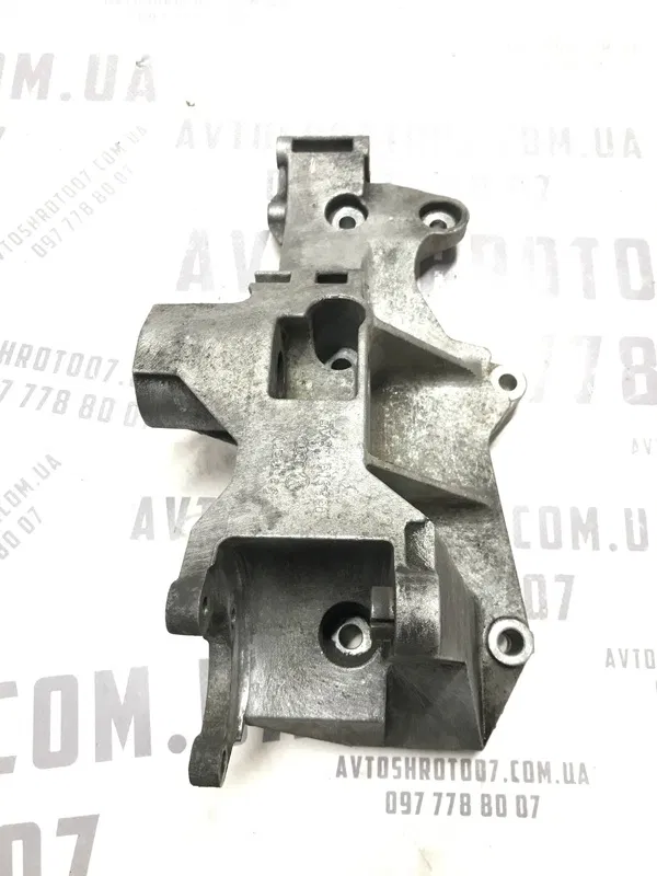Кронштейн генератора VW Passat B5+ (00-05) 1.9D 038903143ae