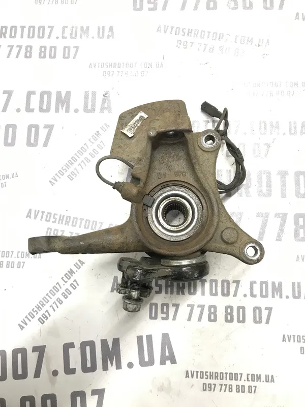 Цапфа передня ліва Peugeot 407 (04-11) 2.0D