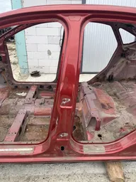 Стійка центральна ліва Ford Focus MK2 (04-11) 1.6D