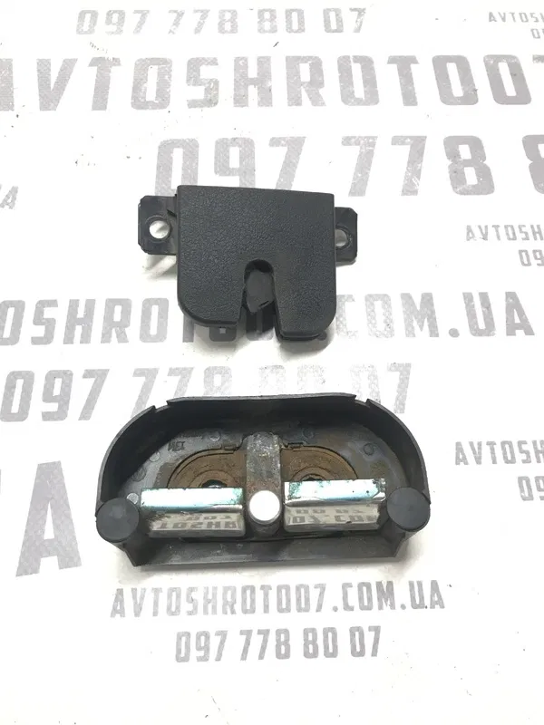 Замок кришки багажника VW Passat B5+ (00-05) 1.9Д задній