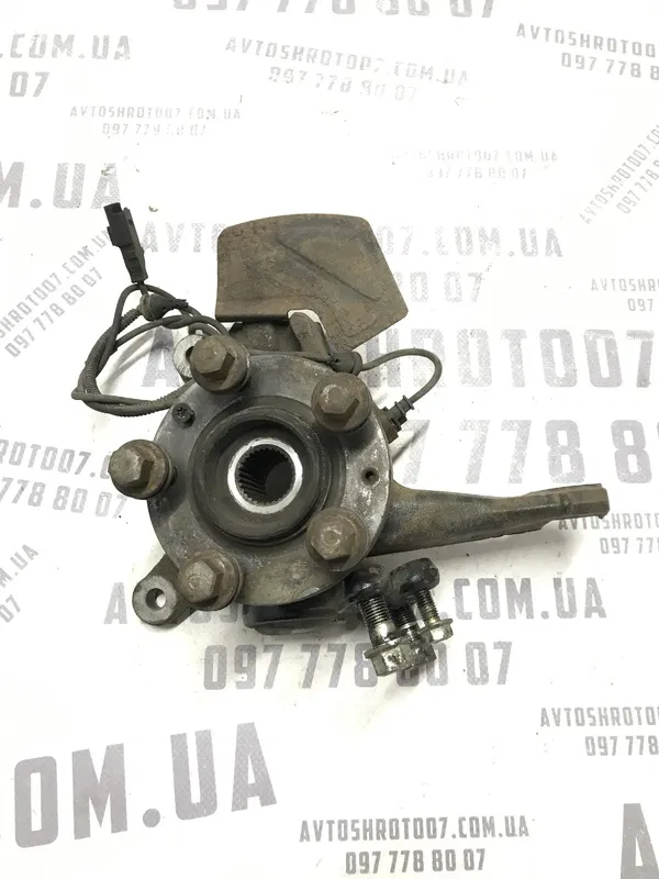 Цапфа передня ліва Peugeot 407 (04-11) 2.0D