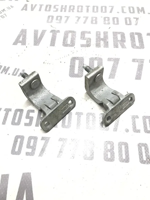 Завіса багажника VW Passat B5+ (00-05) 1.9D задня верхня