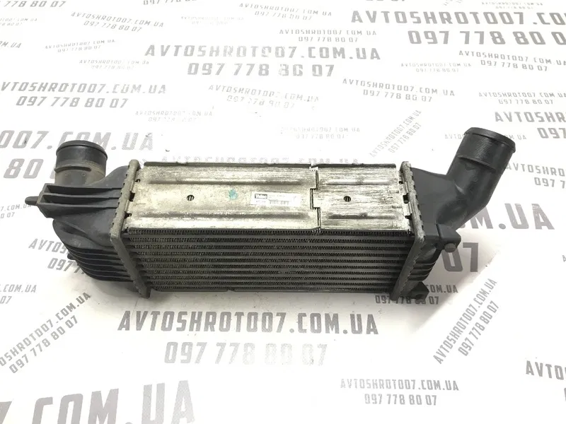 Інтеркулер Peugeot 407 (04-11) 2.0D лівий OEM 9645682880