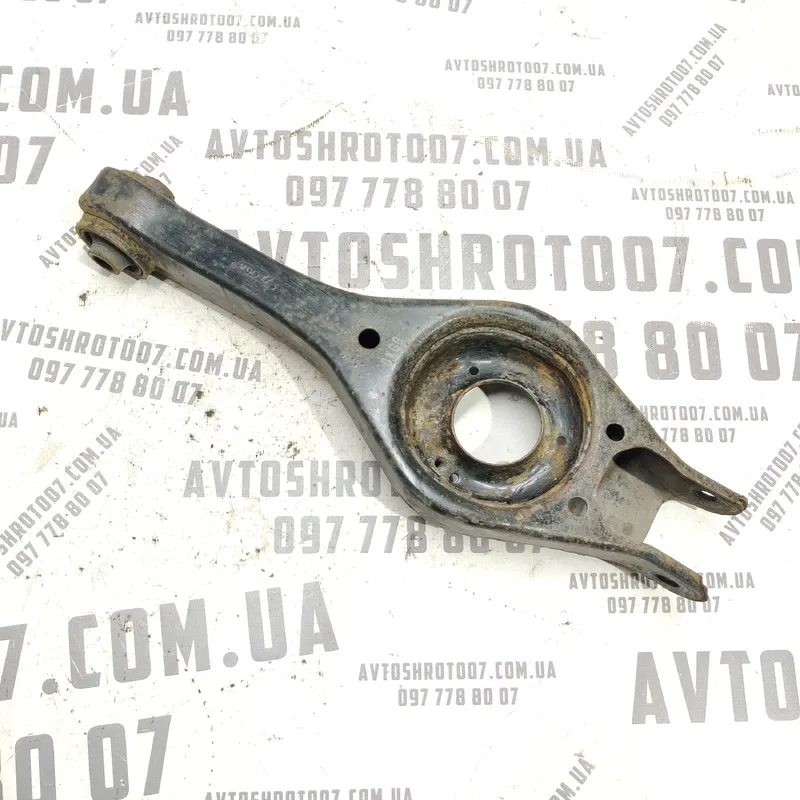 Ричаг підвіски Hyundai Elantra 4 (06-11) 1.6 задній правий