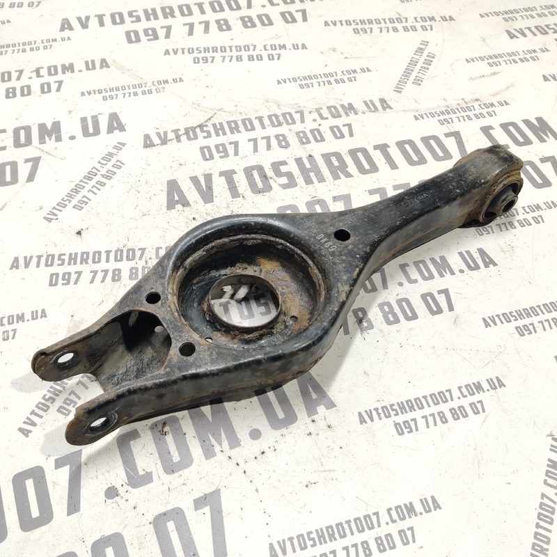 Ричаг задній лівий Hyundai Elantra 4 (06-11) 1.6 бенз