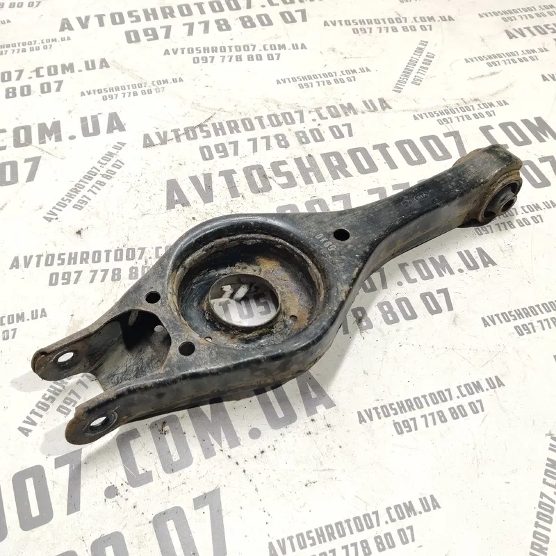 Ричаг задній лівий Hyundai Elantra 4 (06-11) 1.6 бенз