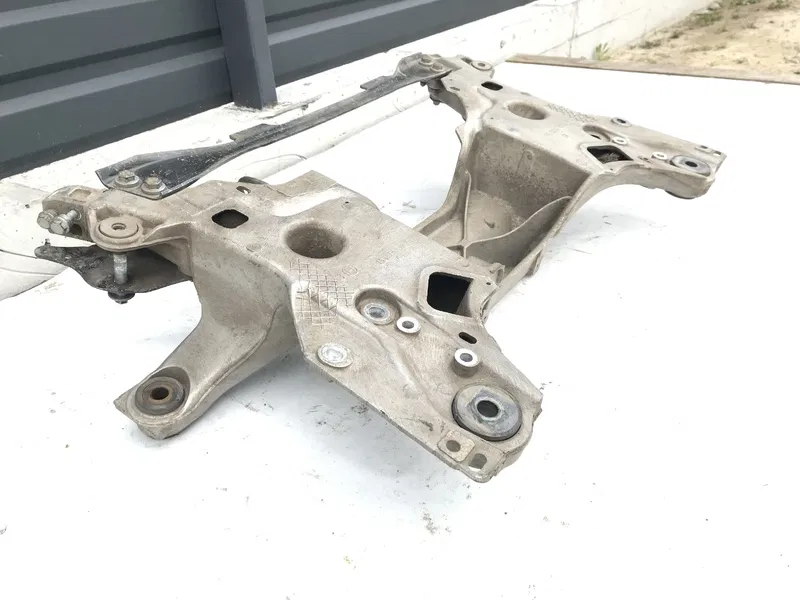 Підрамник передній Peugeot 407 (04-11) 2.0D 9650785380