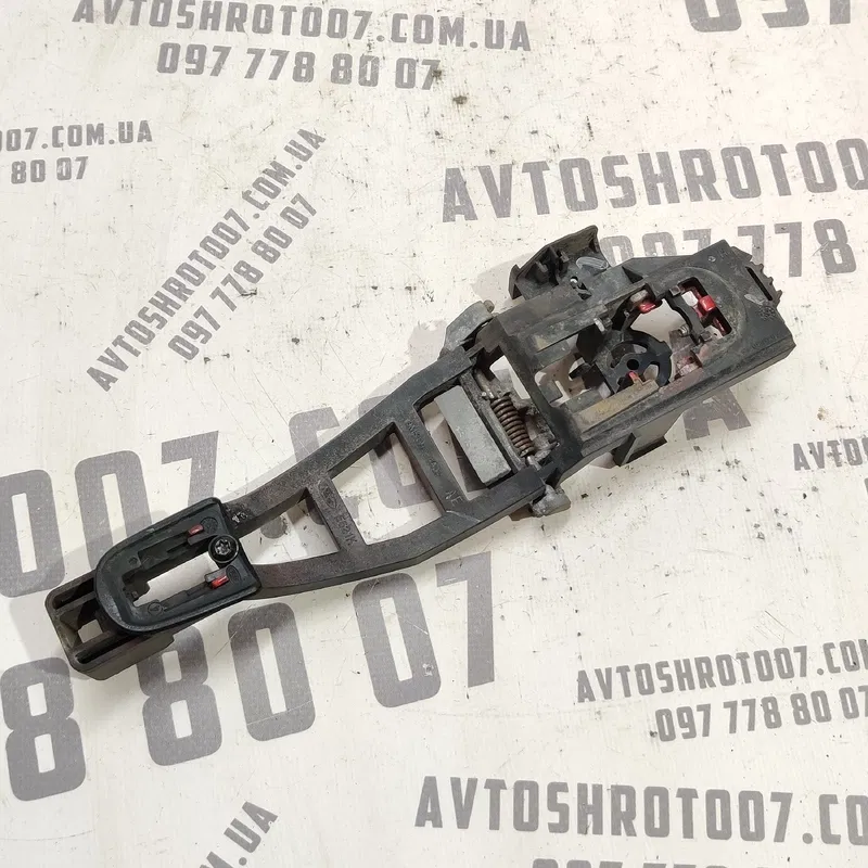 Кронштейн пер. правий Ford Focus MK2 04-11 1.6D 3M51R224A37