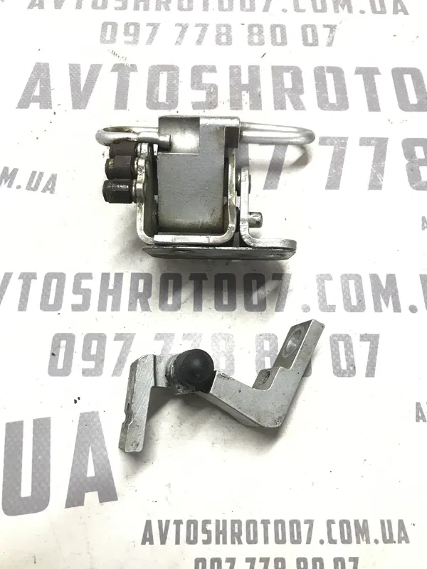 Дверна завіса VW Passat B5+ (00-05) 1.9D передня права