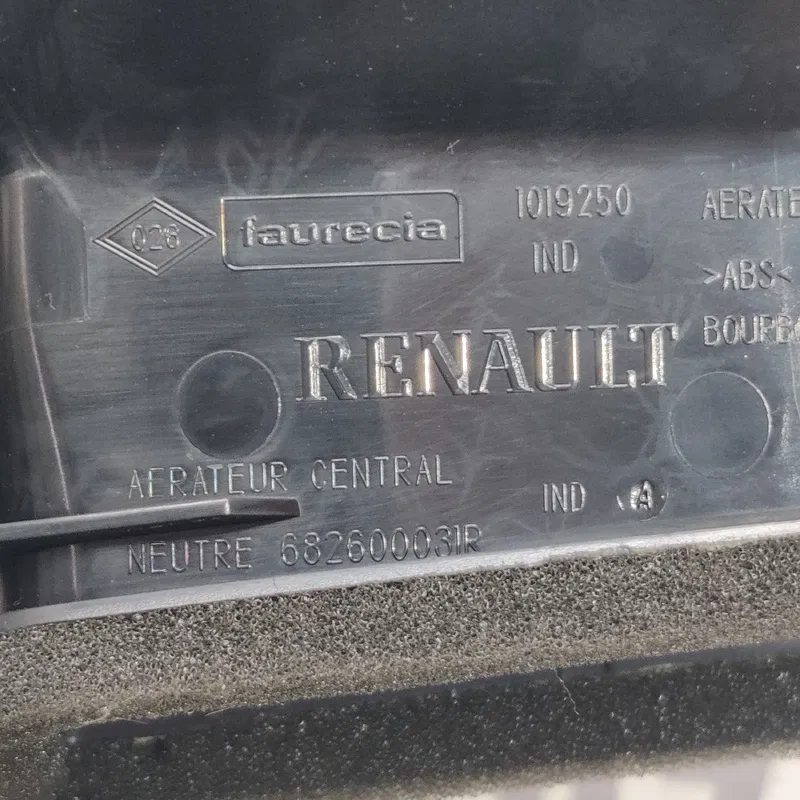 Дефлектор обдуву правий Renault Grand Scenic 3 (09-16) 1.6D