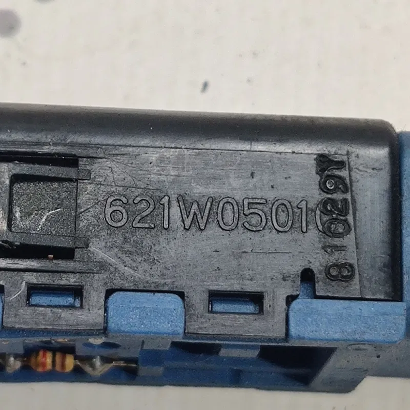 Кнопка обігріву Hyundai Elantra 4 06-11 1.6 бенз пер ліва