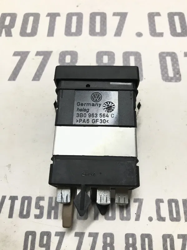 Кнопка обігріву сидінь VW Passat B5+ (00-05) 1.9 Дизель