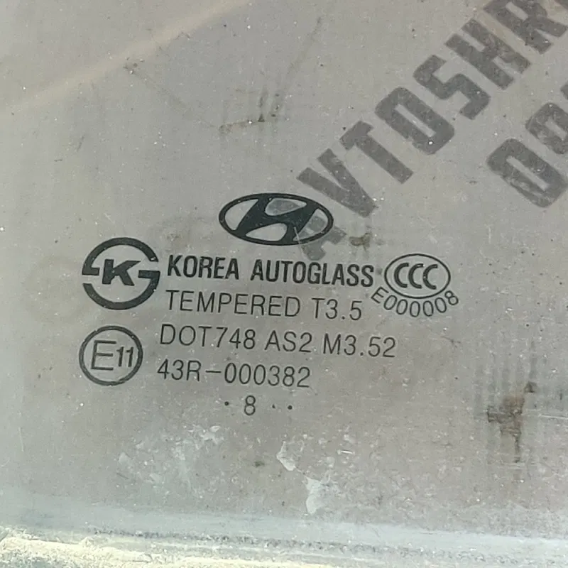Скло дверей пер. праве Hyundai Elantra 4 (06-11) 1.6 бенз