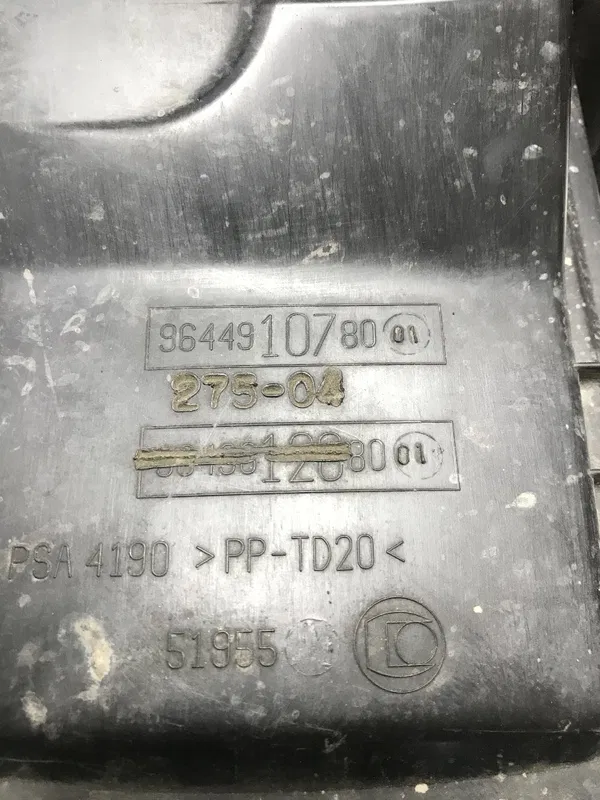 Корпус повітряного фільтра Peugeot 407 (04-11) 2.0D лівий