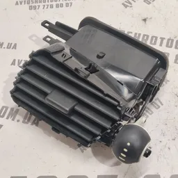 Дефлектор обдуву правий Renault Grand Scenic 3 (09-16) 1.6D