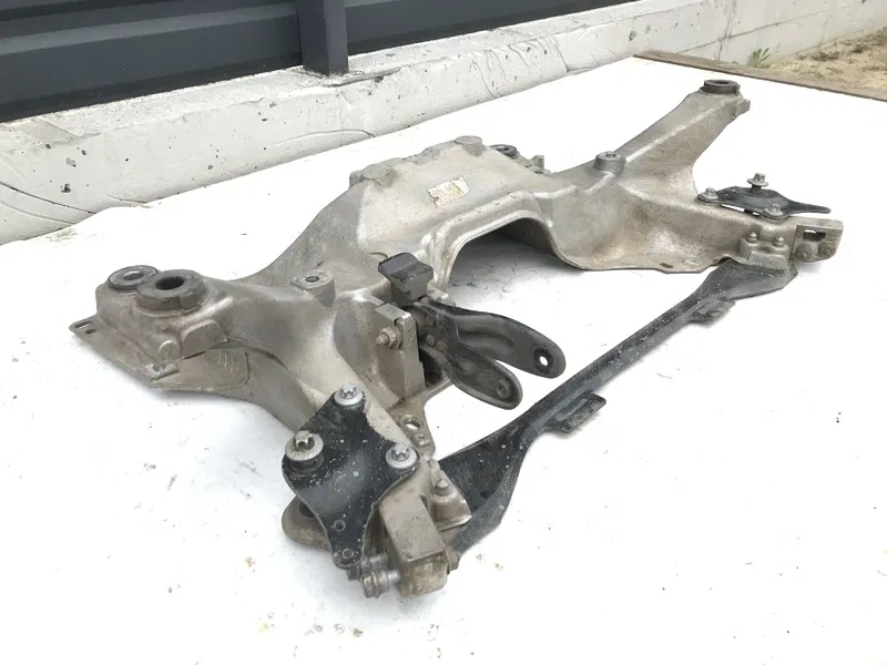 Підрамник передній Peugeot 407 (04-11) 2.0D 9650785380