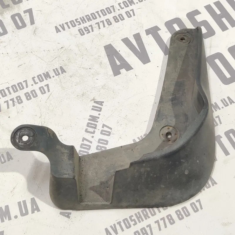 Бризговик передній правий Hyundai Elantra 4 (06-11) 1.6